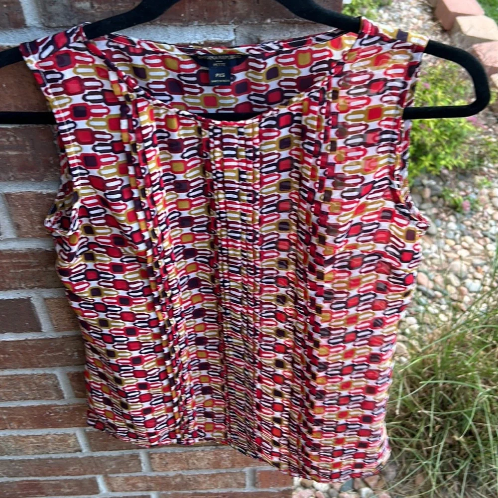 Banana Republic Ladies P XS Red Black Geometric Sleeveless Fitted Blouse